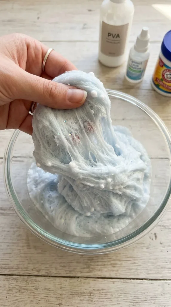 Fluffiges Wolkenschleim-Rezept für stressabbauenden Spaß