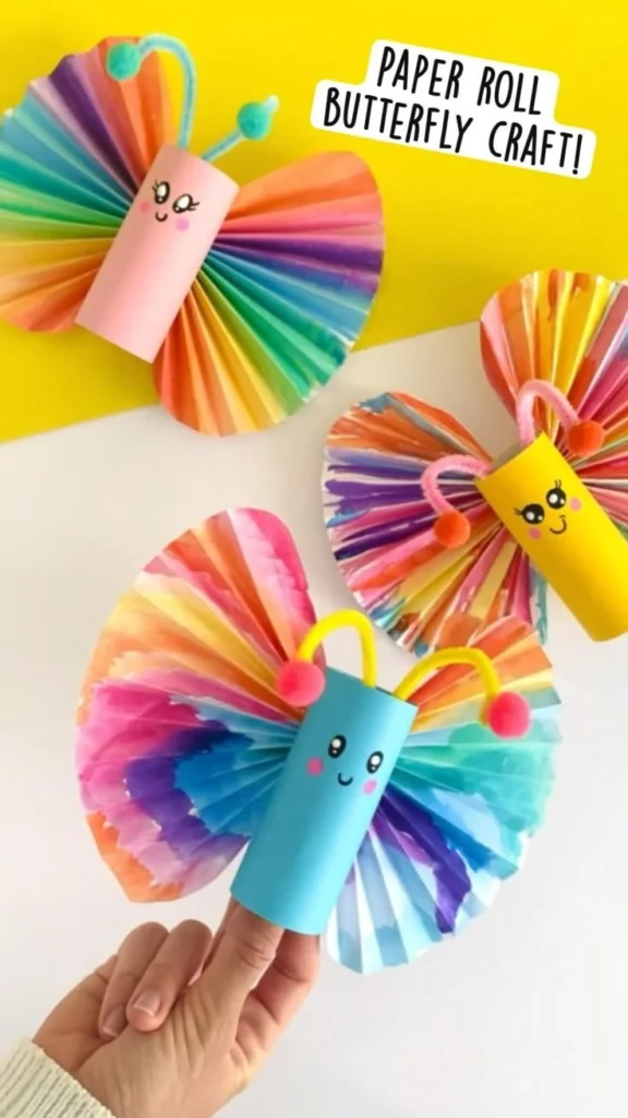 Papierrollen-Schmetterlinge mit farbenfrohen Wasserfarbflügeln für Kinderbastelprojekte